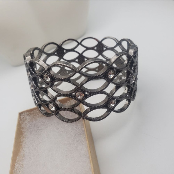 Chainmail lattice gladiator hinge bracelet‎ w rhinestone detailing - Picture 1 of 5